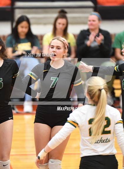 Thumbnail 3 in Boyd vs. Life Oak Cliff (UIL 3A Bi-district) photogallery.