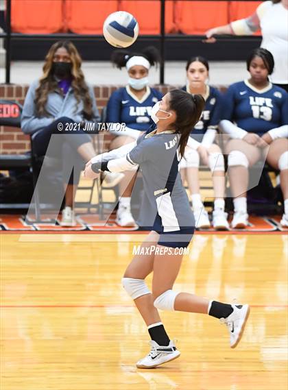 Thumbnail 1 in Boyd vs. Life Oak Cliff (UIL 3A Bi-district) photogallery.