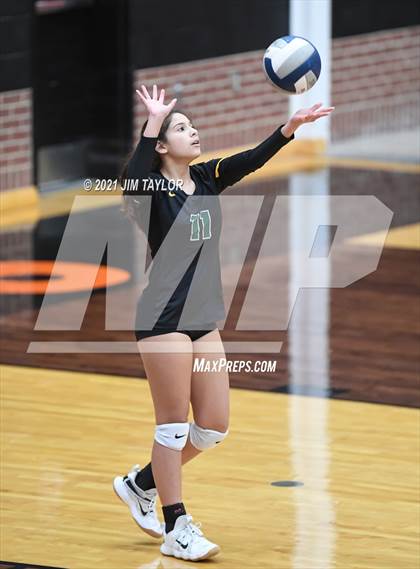 Thumbnail 1 in Boyd vs. Life Oak Cliff (UIL 3A Bi-district) photogallery.