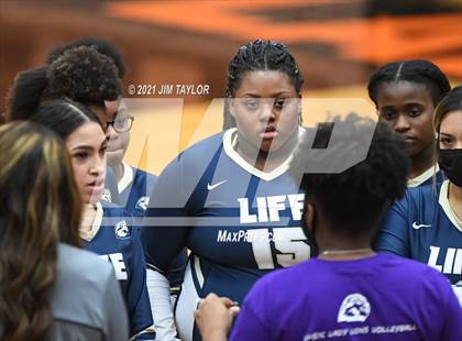 Thumbnail 2 in Boyd vs. Life Oak Cliff (UIL 3A Bi-district) photogallery.