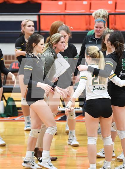 Thumbnail 2 in Boyd vs. Life Oak Cliff (UIL 3A Bi-district) photogallery.
