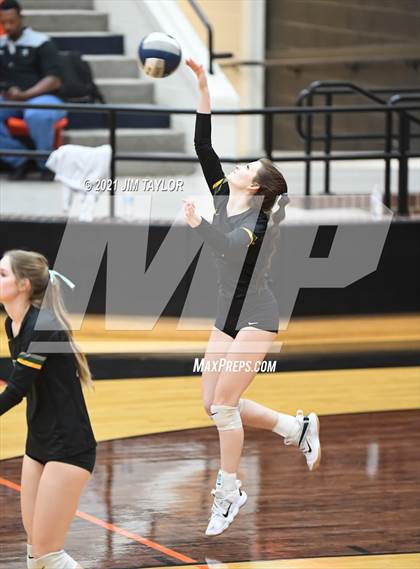 Thumbnail 1 in Boyd vs. Life Oak Cliff (UIL 3A Bi-district) photogallery.