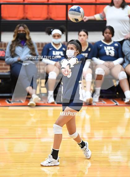 Thumbnail 1 in Boyd vs. Life Oak Cliff (UIL 3A Bi-district) photogallery.