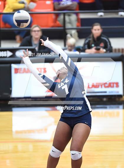 Thumbnail 2 in Boyd vs. Life Oak Cliff (UIL 3A Bi-district) photogallery.