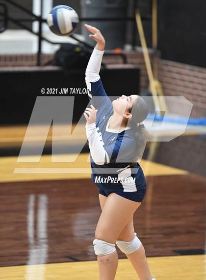 Thumbnail 2 in Boyd vs. Life Oak Cliff (UIL 3A Bi-district) photogallery.
