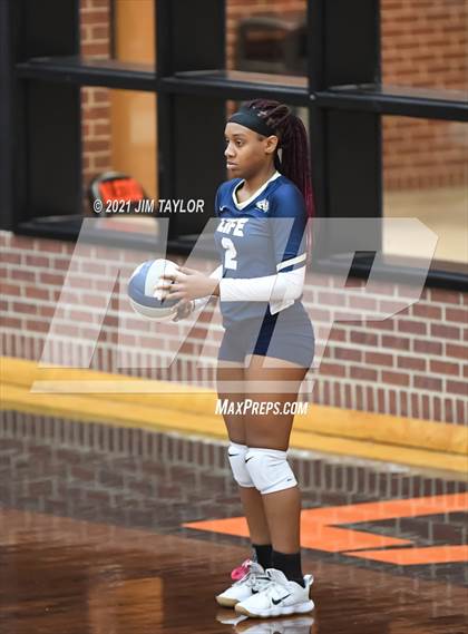 Thumbnail 3 in Boyd vs. Life Oak Cliff (UIL 3A Bi-district) photogallery.