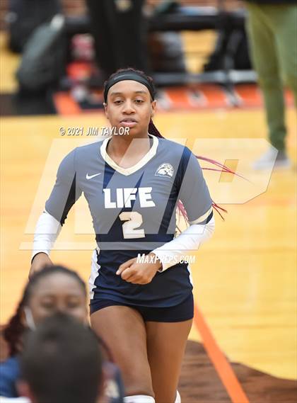 Thumbnail 2 in Boyd vs. Life Oak Cliff (UIL 3A Bi-district) photogallery.