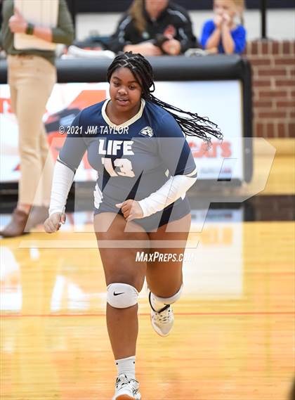 Thumbnail 2 in Boyd vs. Life Oak Cliff (UIL 3A Bi-district) photogallery.