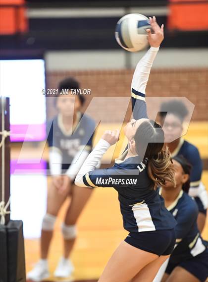Thumbnail 1 in Boyd vs. Life Oak Cliff (UIL 3A Bi-district) photogallery.
