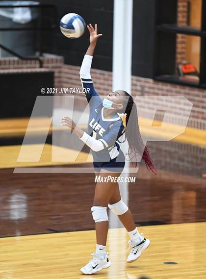 Thumbnail 1 in Boyd vs. Life Oak Cliff (UIL 3A Bi-district) photogallery.