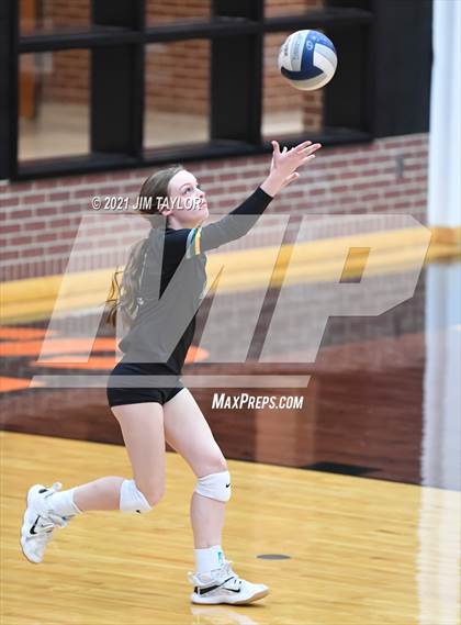Thumbnail 3 in Boyd vs. Life Oak Cliff (UIL 3A Bi-district) photogallery.