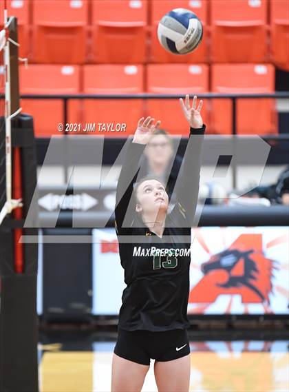 Thumbnail 1 in Boyd vs. Life Oak Cliff (UIL 3A Bi-district) photogallery.