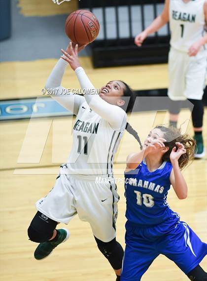 Thumbnail 2 in MacArthur [Douglas] vs Reagan [Ronald] photogallery.