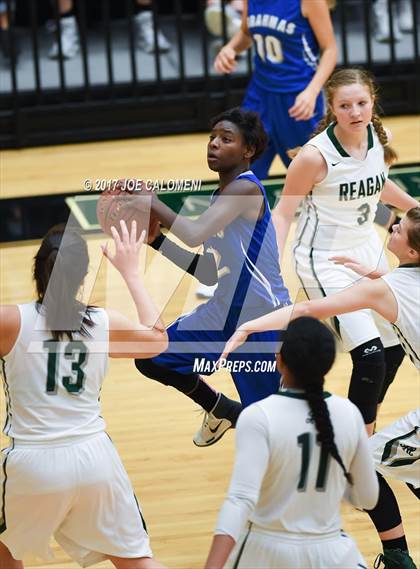 Thumbnail 1 in MacArthur [Douglas] vs Reagan [Ronald] photogallery.