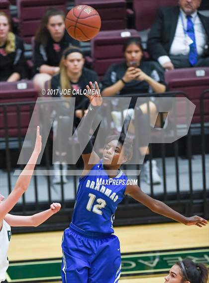 Thumbnail 1 in MacArthur [Douglas] vs Reagan [Ronald] photogallery.