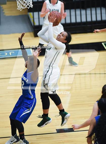 Thumbnail 3 in MacArthur [Douglas] vs Reagan [Ronald] photogallery.