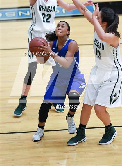Thumbnail 3 in MacArthur [Douglas] vs Reagan [Ronald] photogallery.