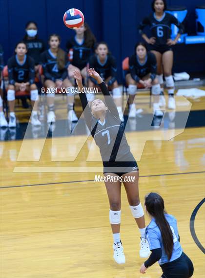 Thumbnail 3 in Harlan vs United South (NEISD Volleyball Tournament) photogallery.