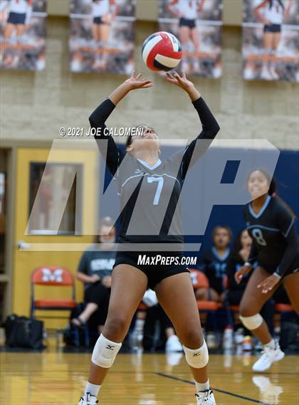 Thumbnail 2 in Harlan vs United South (NEISD Volleyball Tournament) photogallery.