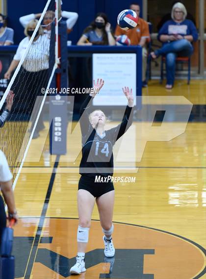 Thumbnail 3 in Harlan vs United South (NEISD Volleyball Tournament) photogallery.