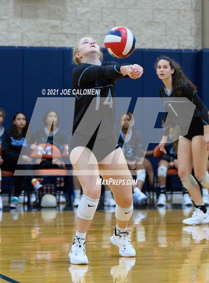 Thumbnail 3 in Harlan vs United South (NEISD Volleyball Tournament) photogallery.