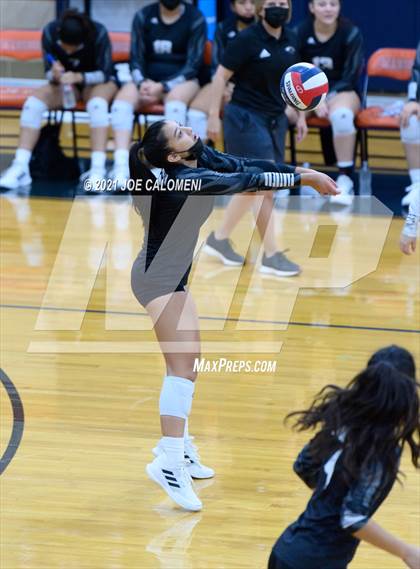 Thumbnail 2 in Harlan vs United South (NEISD Volleyball Tournament) photogallery.