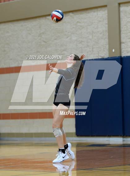 Thumbnail 3 in Harlan vs United South (NEISD Volleyball Tournament) photogallery.