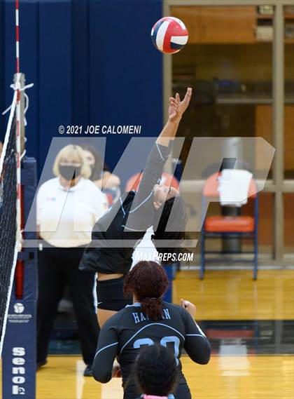 Thumbnail 3 in Harlan vs United South (NEISD Volleyball Tournament) photogallery.