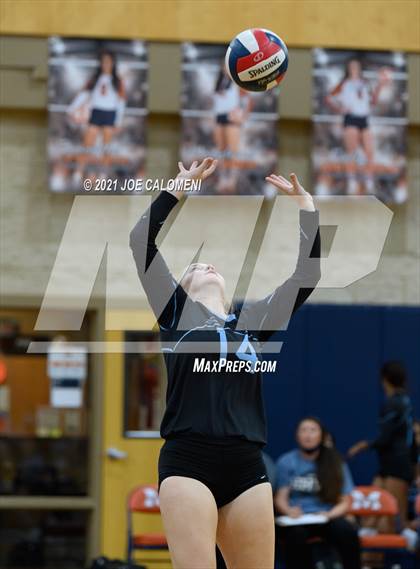 Thumbnail 3 in Harlan vs United South (NEISD Volleyball Tournament) photogallery.