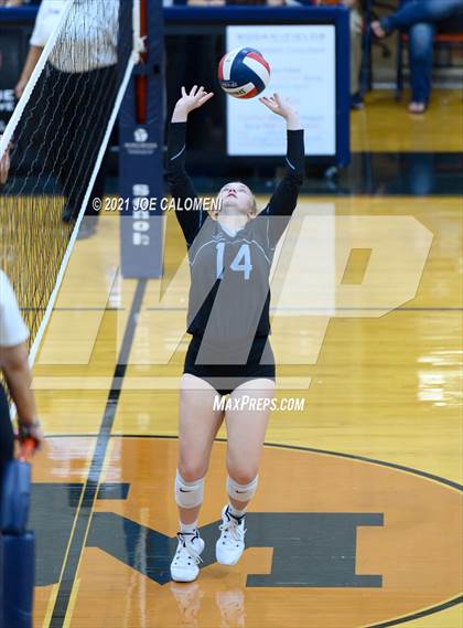 Thumbnail 1 in Harlan vs United South (NEISD Volleyball Tournament) photogallery.