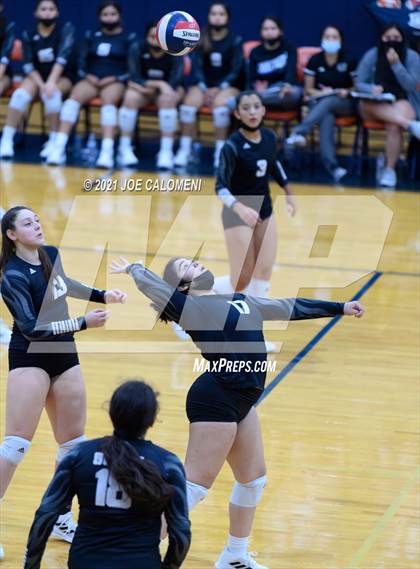 Thumbnail 2 in Harlan vs United South (NEISD Volleyball Tournament) photogallery.