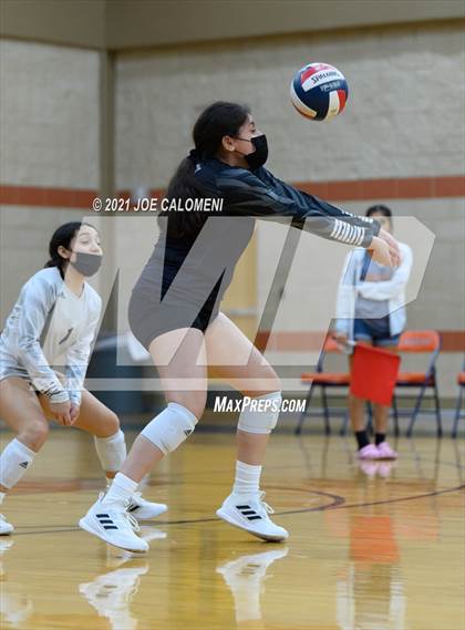 Thumbnail 3 in Harlan vs United South (NEISD Volleyball Tournament) photogallery.