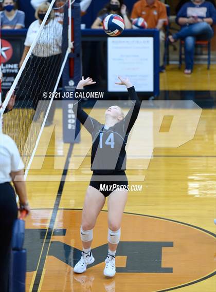 Thumbnail 3 in Harlan vs United South (NEISD Volleyball Tournament) photogallery.