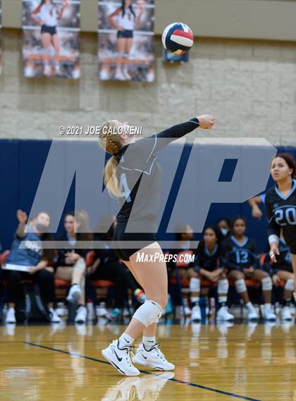 Thumbnail 3 in Harlan vs United South (NEISD Volleyball Tournament) photogallery.
