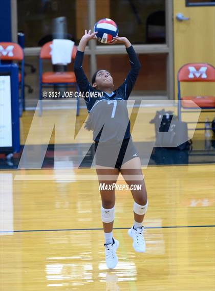 Thumbnail 3 in Harlan vs United South (NEISD Volleyball Tournament) photogallery.