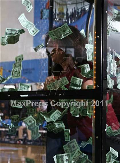 Thumbnail 3 in Rice vs Mt. Vernon (SNY Invitational) photogallery.
