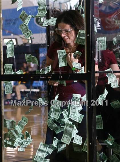 Thumbnail 1 in Rice vs Mt. Vernon (SNY Invitational) photogallery.