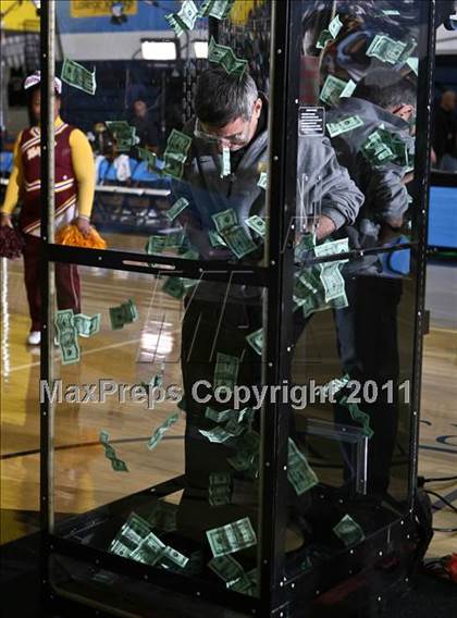 Thumbnail 1 in Rice vs Mt. Vernon (SNY Invitational) photogallery.