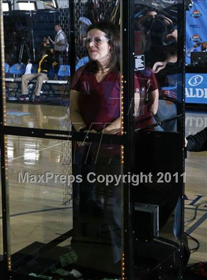 Thumbnail 2 in Rice vs Mt. Vernon (SNY Invitational) photogallery.