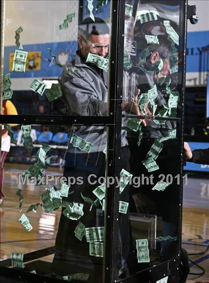 Thumbnail 2 in Rice vs Mt. Vernon (SNY Invitational) photogallery.