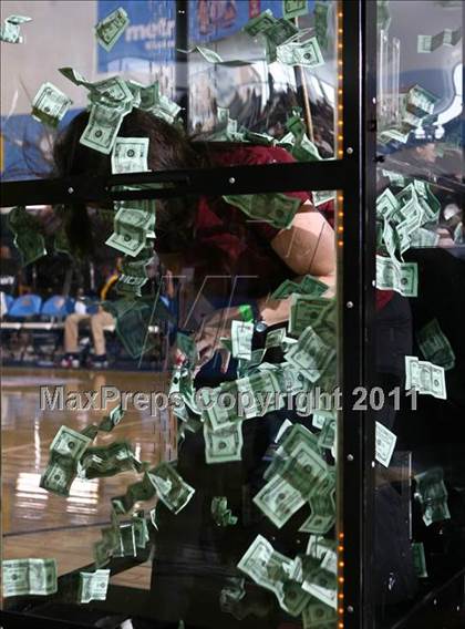 Thumbnail 2 in Rice vs Mt. Vernon (SNY Invitational) photogallery.