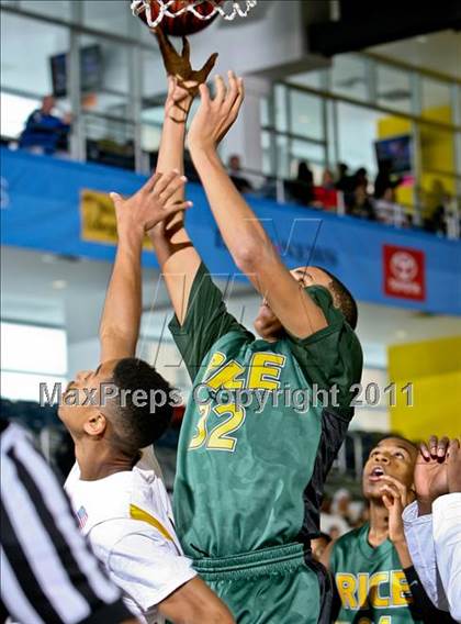 Thumbnail 3 in Rice vs Mt. Vernon (SNY Invitational) photogallery.