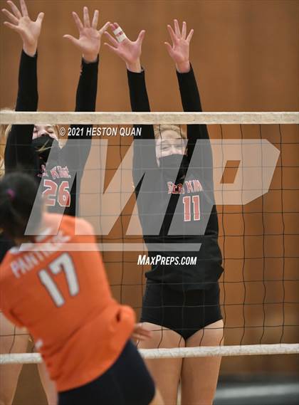 Thumbnail 2 in Palos Verdes @ Polytechnic (CIF-SS D2 Playoff) photogallery.