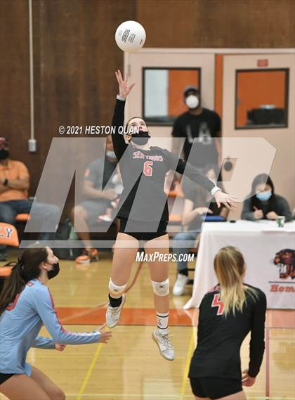 Thumbnail 1 in Palos Verdes @ Polytechnic (CIF-SS D2 Playoff) photogallery.