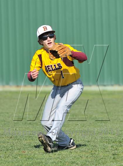 Thumbnail 2 in Bells vs Krum (Pottsboro Tournament) photogallery.