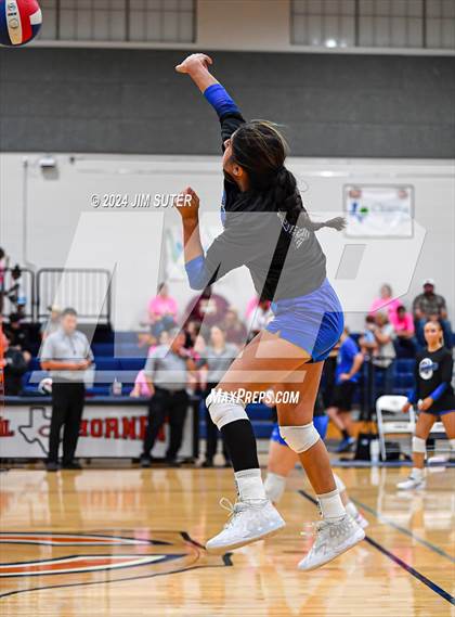 Thumbnail 3 in Mumford vs Milano (UIL Volleyball 2A D2 Bi-District) photogallery.