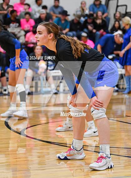 Thumbnail 3 in Mumford vs Milano (UIL Volleyball 2A D2 Bi-District) photogallery.