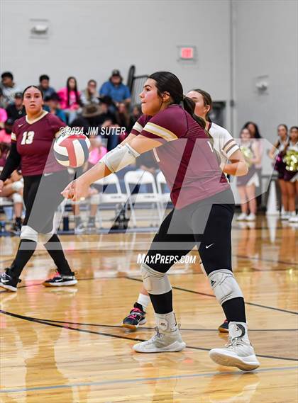 Thumbnail 3 in Mumford vs Milano (UIL Volleyball 2A D2 Bi-District) photogallery.