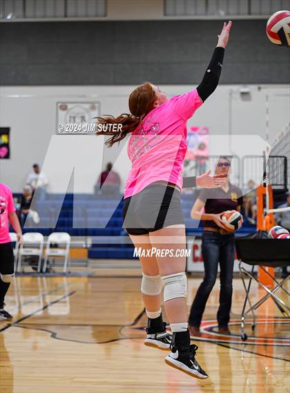 Thumbnail 3 in Mumford vs Milano (UIL Volleyball 2A D2 Bi-District) photogallery.