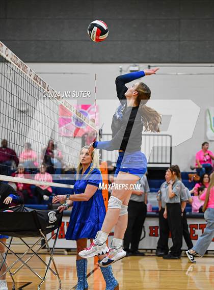 Thumbnail 1 in Mumford vs Milano (UIL Volleyball 2A D2 Bi-District) photogallery.